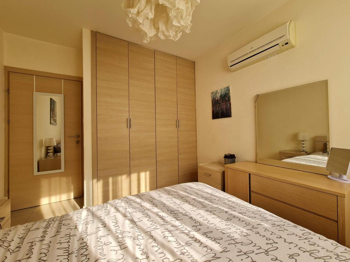 Lovely Bedroom In Shared Apartment Oroklini Exteriér fotografie