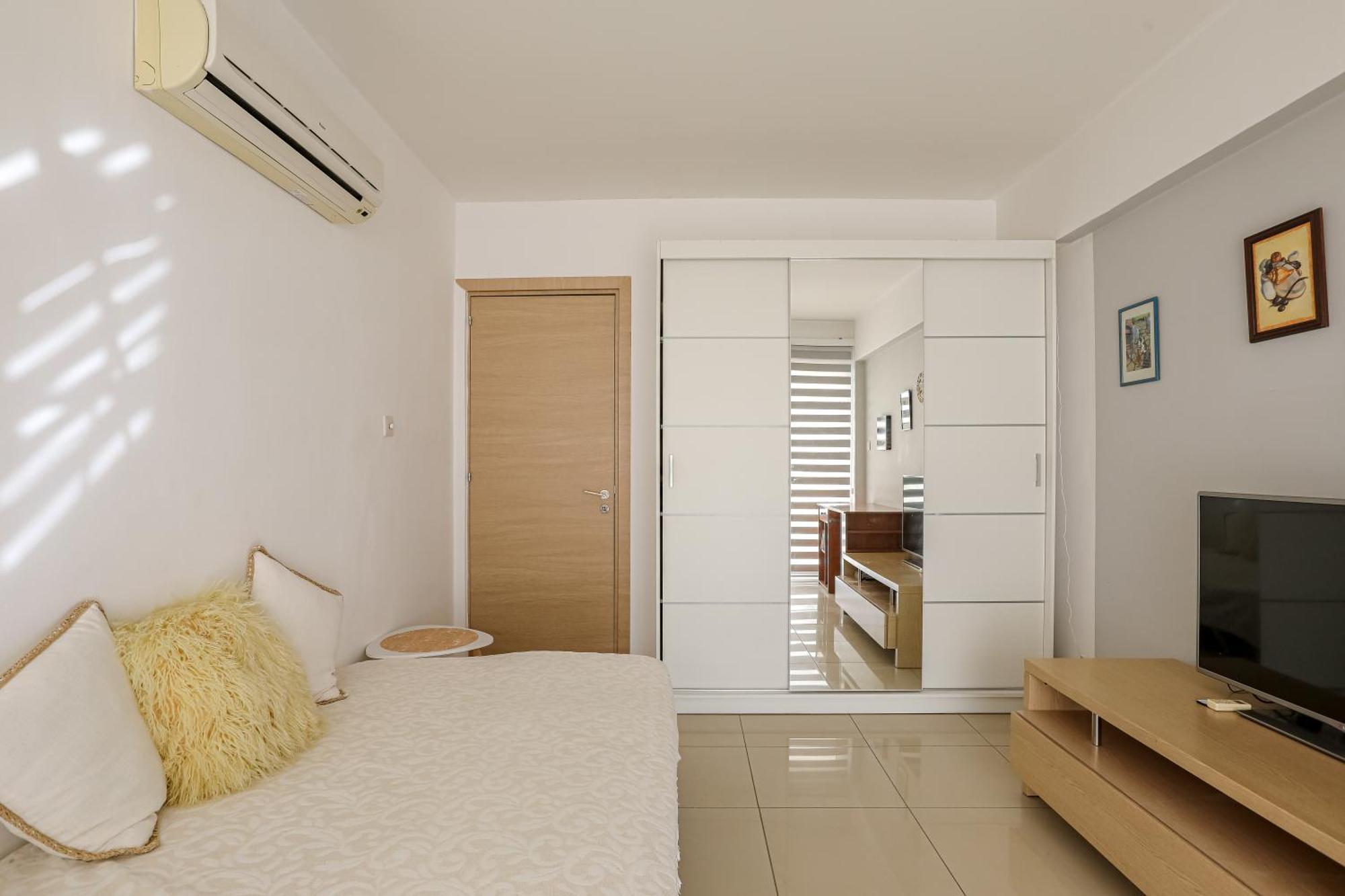 Lovely Bedroom In Shared Apartment Oroklini Exteriér fotografie